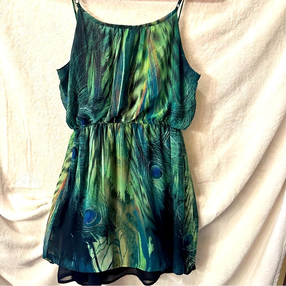 Forever 21- peacock design dress size medium - Picture 6 of 6